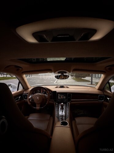Porsche Panamera Turbo-9