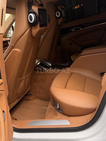 Porsche Panamera Turbo-14