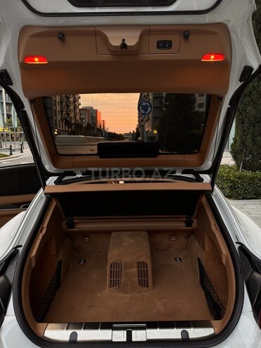 Porsche Panamera Turbo-10