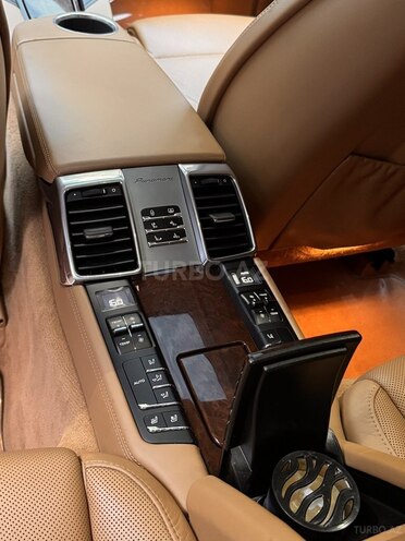 Porsche Panamera Turbo-19