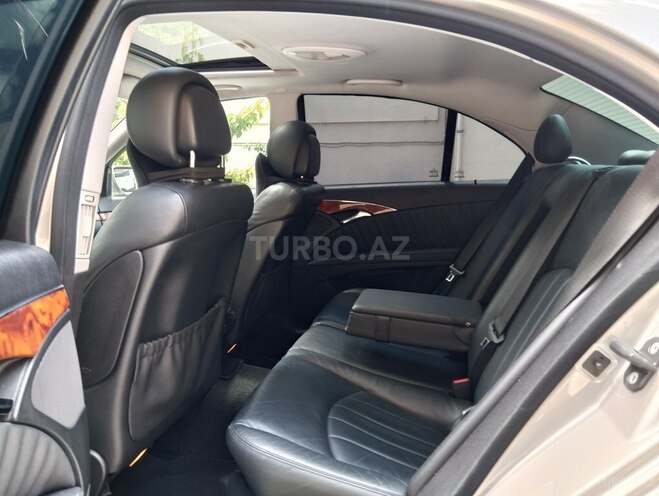 Mercedes E 280-11