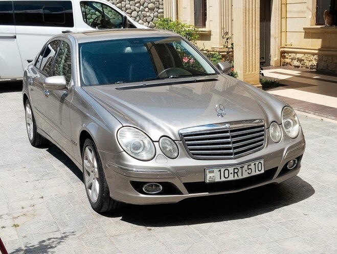 Mercedes E 280-1