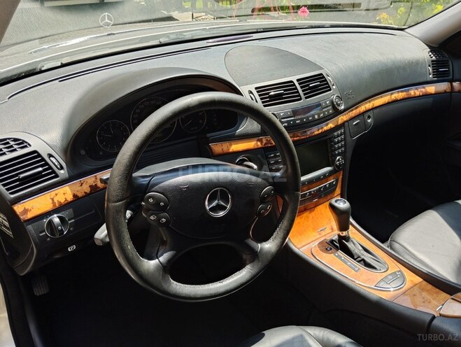 Mercedes E 280-12