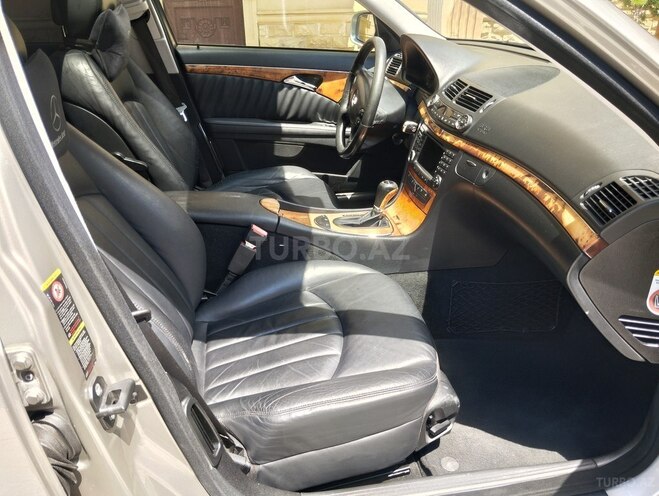 Mercedes E 280-10