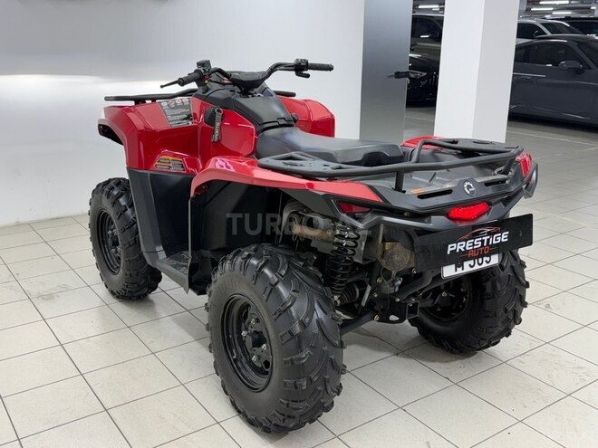 Can-Am Outlander 570-9