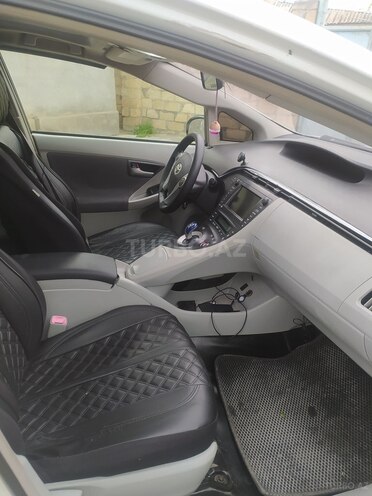 Toyota Prius-3
