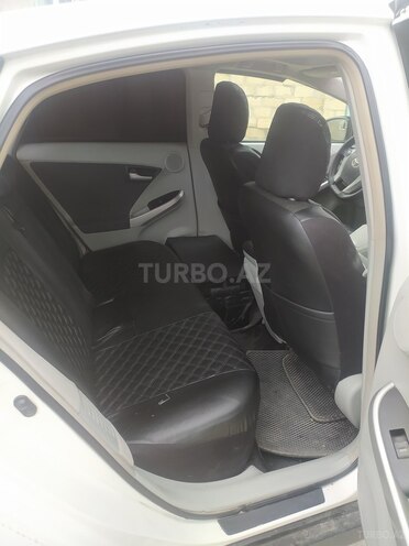 Toyota Prius-4