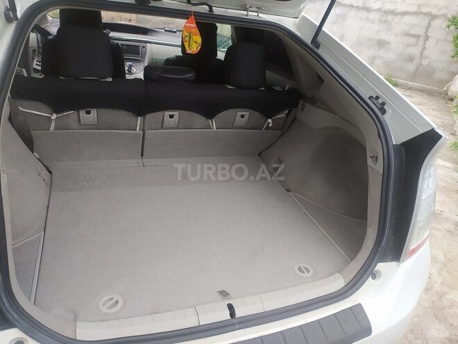 Toyota Prius-5