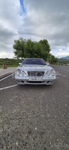 Mercedes E 240-1