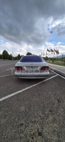 Mercedes E 240-5