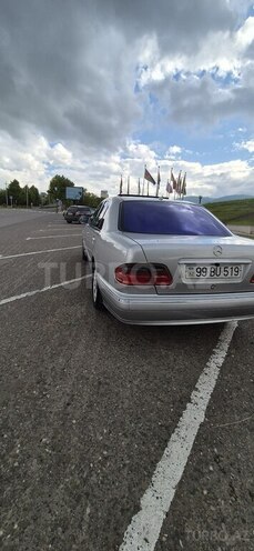 Mercedes E 240-6