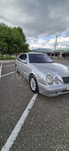 Mercedes E 240-4