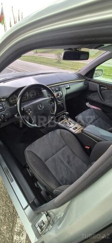Mercedes E 240-9