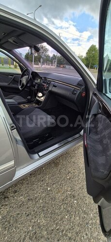 Mercedes E 240-10