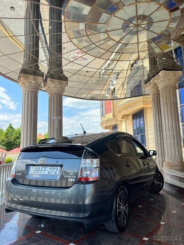 Toyota Prius-3