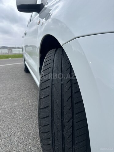 Volkswagen Polo-12