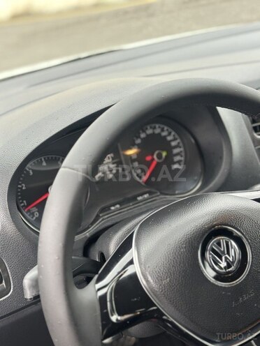 Volkswagen Polo-13