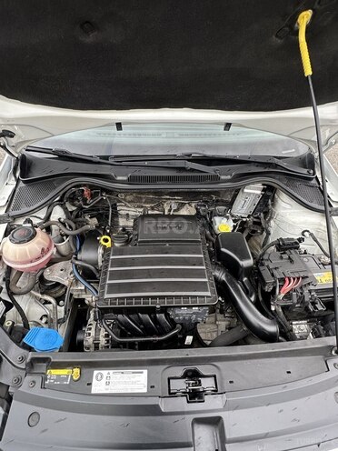 Volkswagen Polo-11