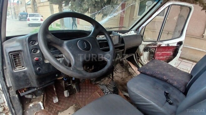 Ford Transit-13