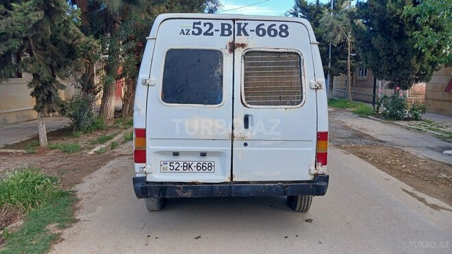 Ford Transit-8