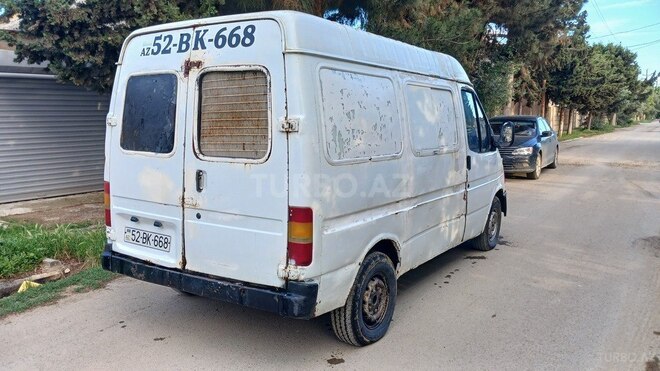 Ford Transit-9