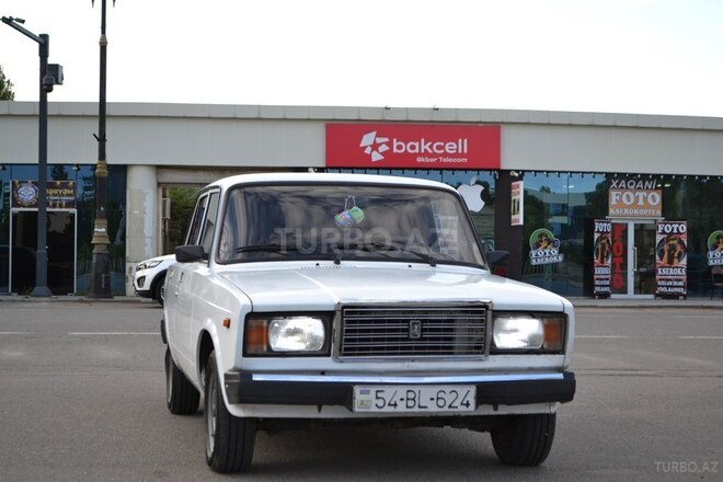 LADA (VAZ) 2107-1