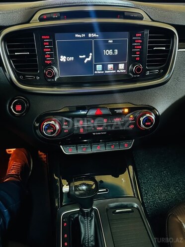 Kia Sorento-12