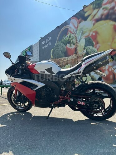Yamaha YZF-R1-7