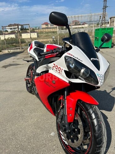 Yamaha YZF-R1-1