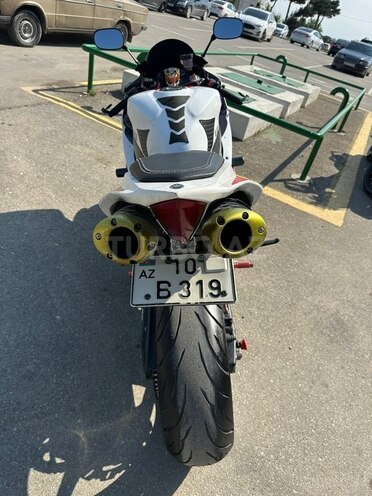 Yamaha YZF-R1-4
