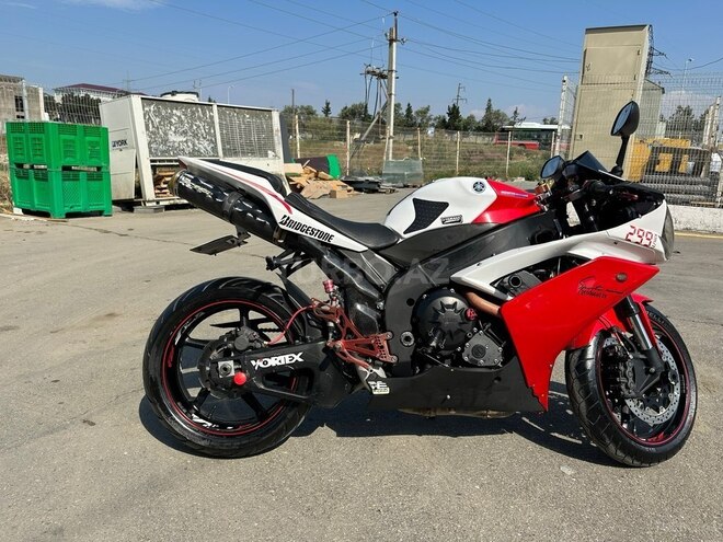 Yamaha YZF-R1-8