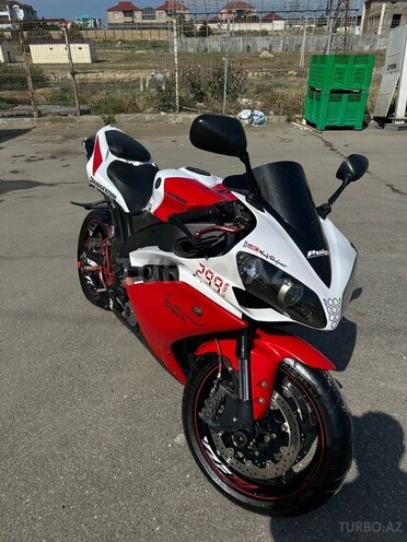 Yamaha YZF-R1-10