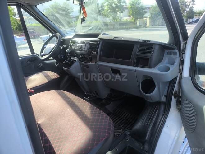 Ford Transit-15