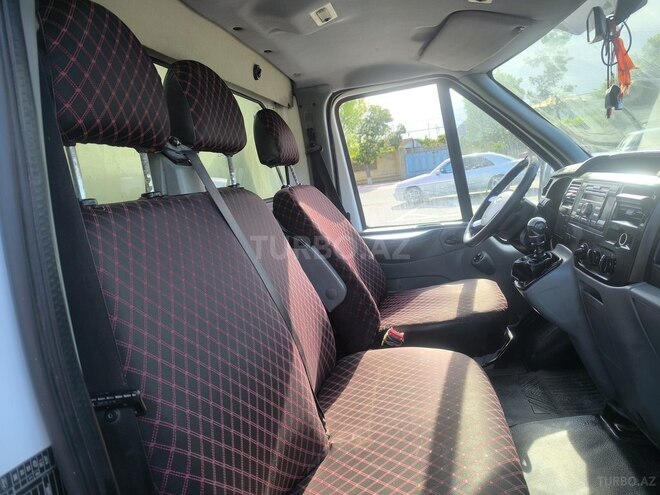 Ford Transit-16
