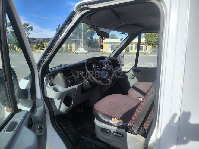 Ford Transit-12