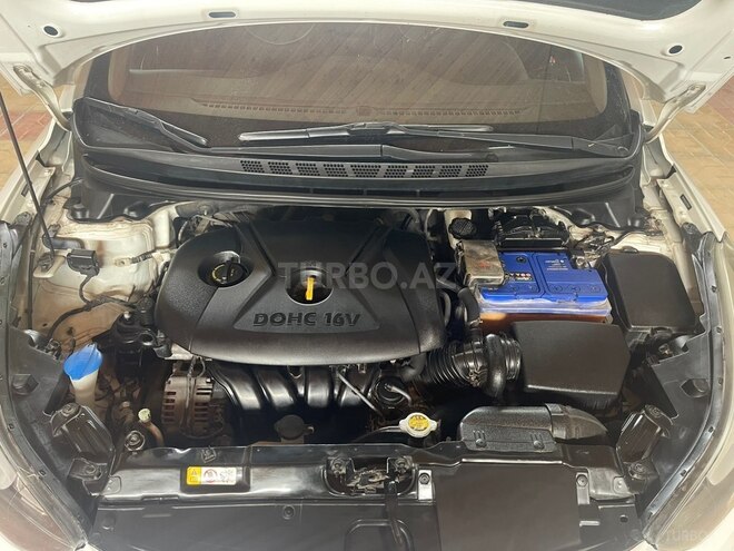 Hyundai Elantra-7