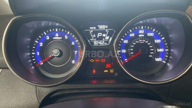 Hyundai Elantra-15