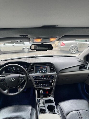 Hyundai Sonata-15