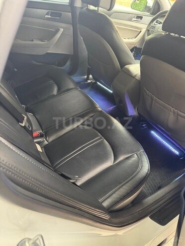 Hyundai Sonata-14
