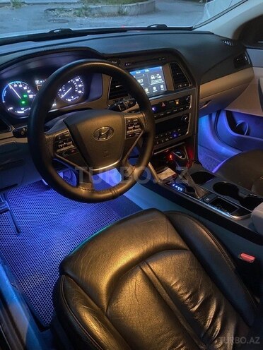Hyundai Sonata-17