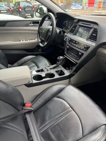 Hyundai Sonata-11