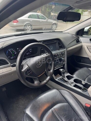 Hyundai Sonata-16