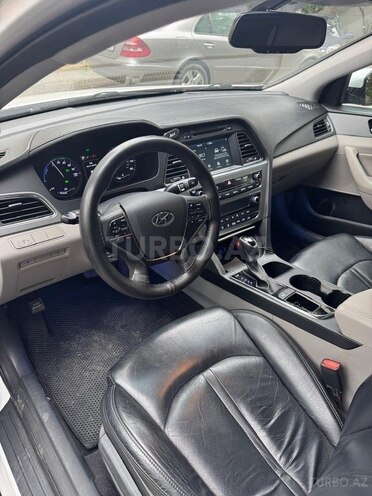 Hyundai Sonata-13