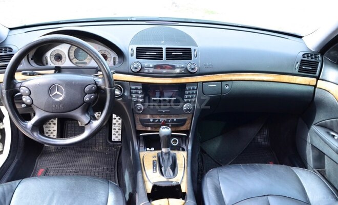 Mercedes E 300-17