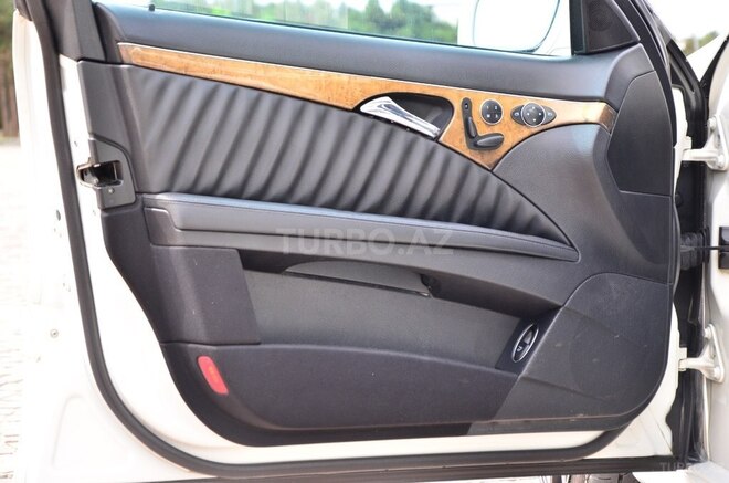 Mercedes E 300-16