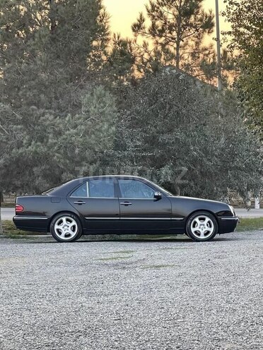 Mercedes E 320 2001, 60,000 km - 3.2 l - Şirvan
