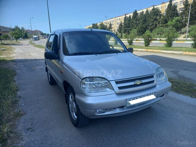 Chevrolet Niva-1