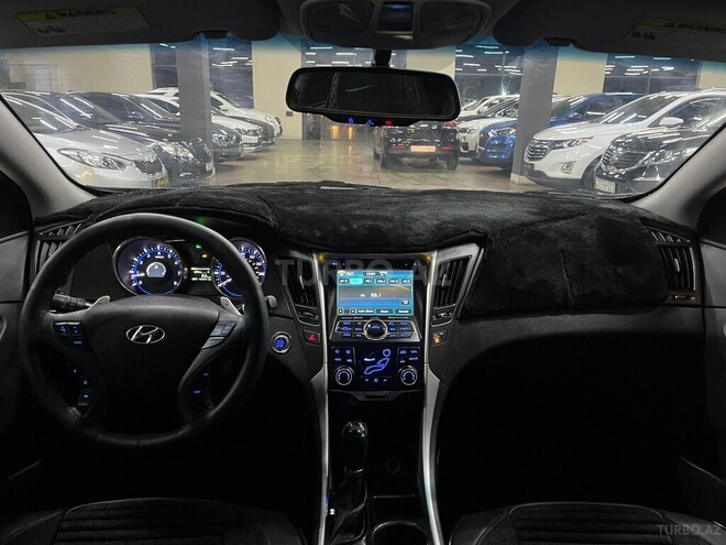Hyundai Sonata-12