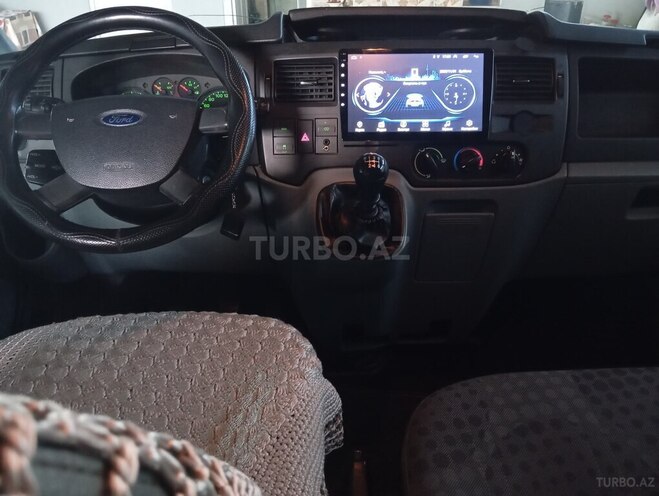 Ford Transit-7