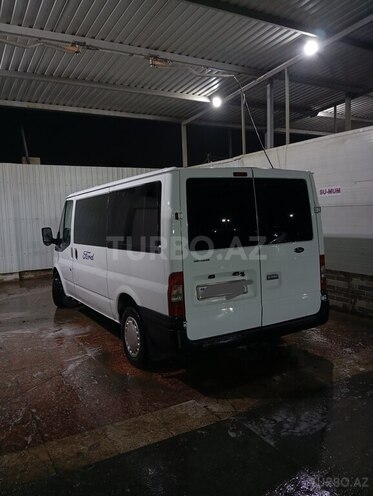 Ford Transit-6